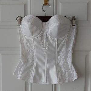 Elegant White Lace Bustier